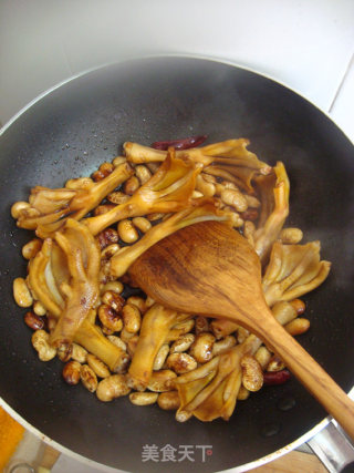 Roasted Duck Foot with White Kidney Beans recipe