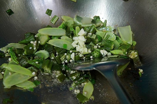 Stir-fried Lettuce Neck with Okra recipe