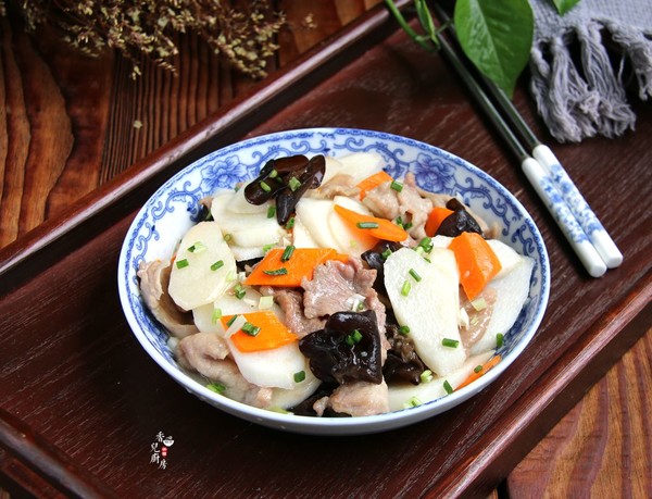 Fried Pork with Yam and Black Fungus recipe