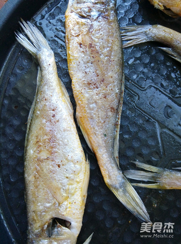 Dry Fried Small Yellow Croaker recipe