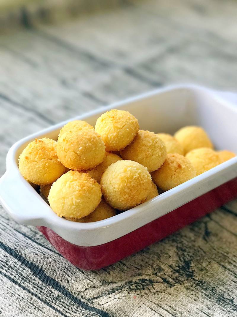 #aca Fourth Session Baking Contest# Making Pornographic Coconut Balls with Egg Yolk recipe