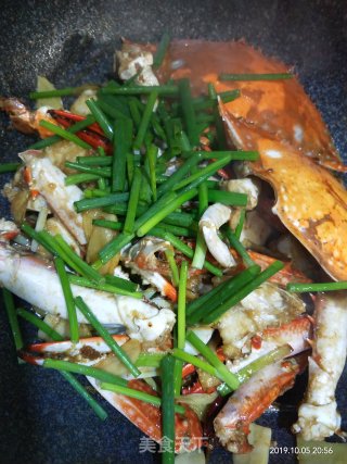 Fried Sea Crab with Ginger and Spring Onion recipe