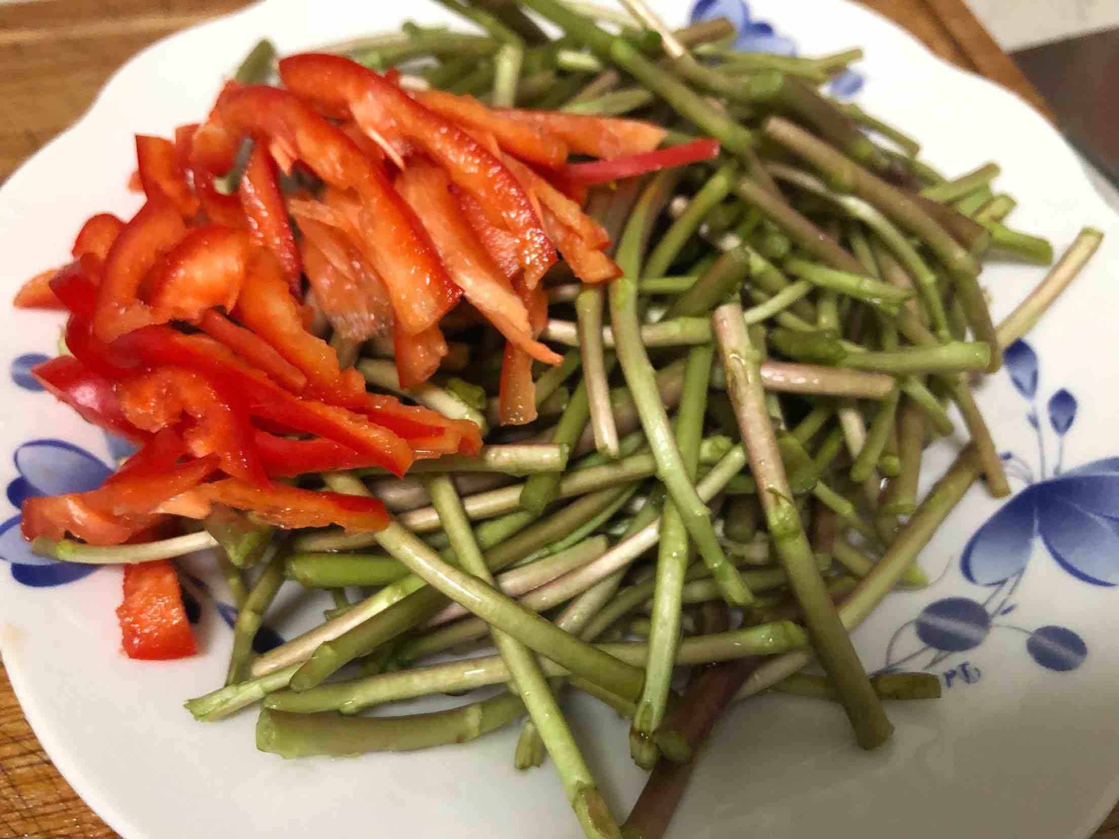 Stir-fried Wormwood with Fragrant Dry recipe