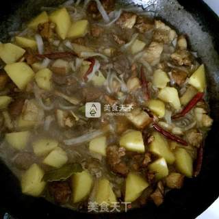 Stewed Vermicelli with Potatoes, Cabbage and Pork recipe