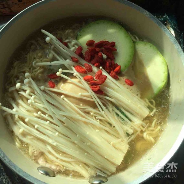 Instant Noodles with Braised Egg and Shredded Pork recipe