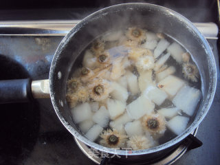 Chrysanthemum Pear Soup recipe