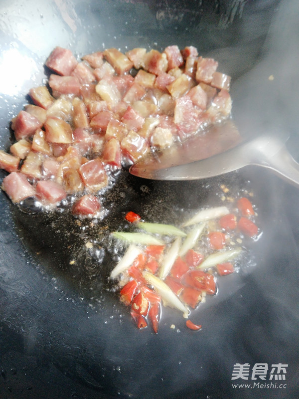 Sausage Fried Snow Red recipe