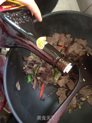 The Perfect Combination of Thinness and Meat---fried Beef with Fungus recipe