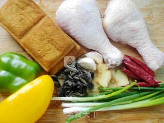 Stir-fried Chicken with Spicy Dried Fungus recipe