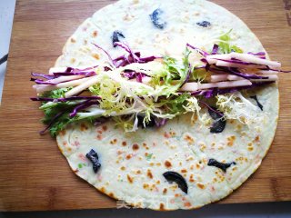 [yantai] Sea Cucumber Omelet Salad Roll recipe