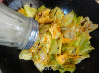 Stir-fried Cabbage with Spicy Sauce recipe