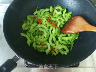 Stirred Bitter Gourd with Shredded Pork recipe