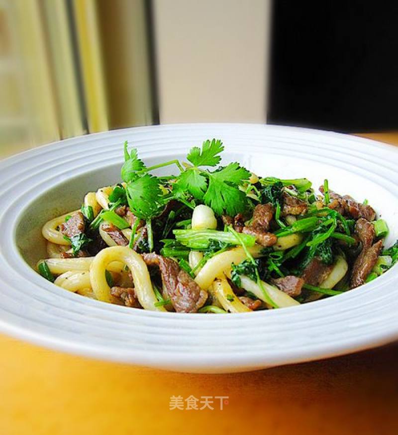 Stir-fried Udon with Beef and Cilantro recipe