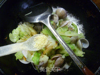 Stir-fried Clams with Cabbage recipe