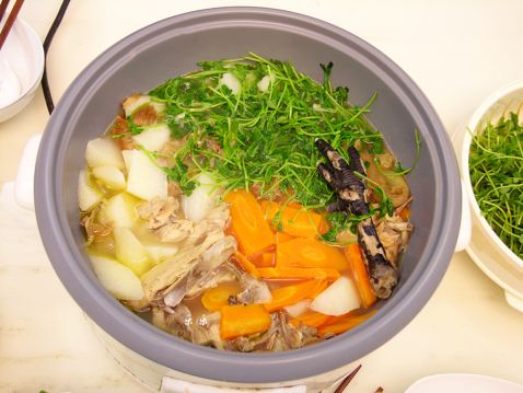 Hericium and Chicken Soup Hot Pot recipe
