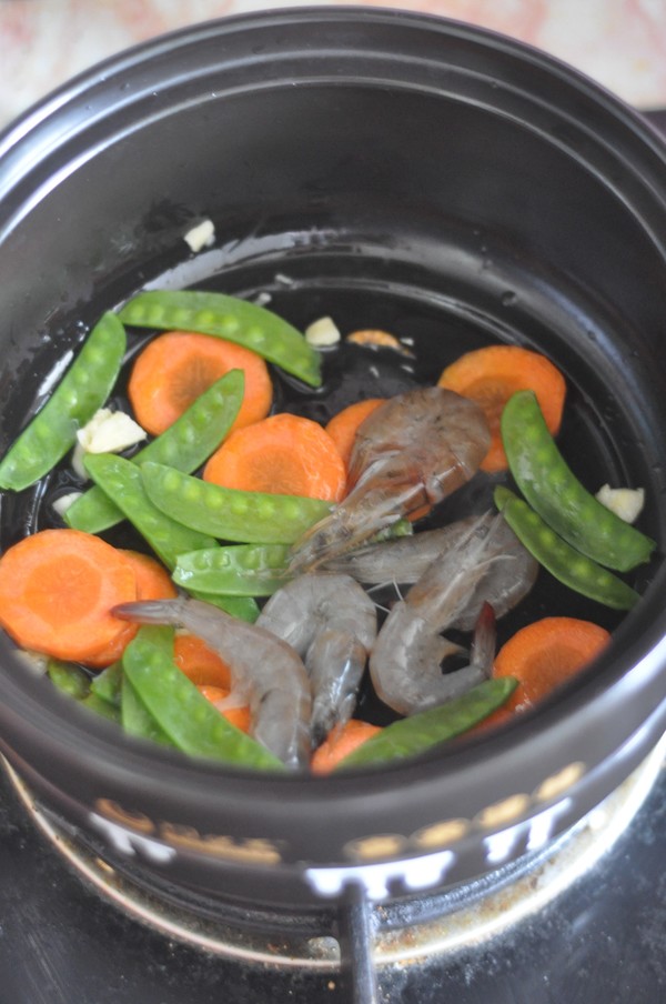Wonton Noodles with Shrimp and Vegetables recipe
