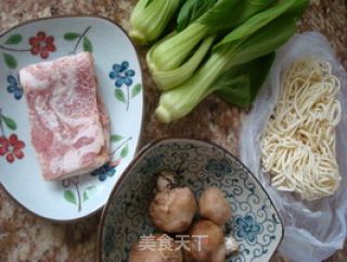 A Bowl of Noodles with Enough Nutrition-fried Noodles with Mushrooms and Bacon recipe