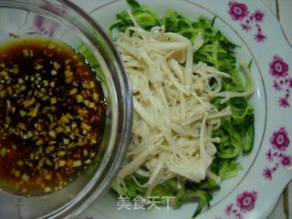 【summer Cold Dishes】--crispy Cucumber with Golden Needles recipe