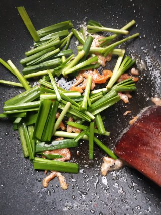 Stir-fried Shrimp Skin with Three Vegetables recipe