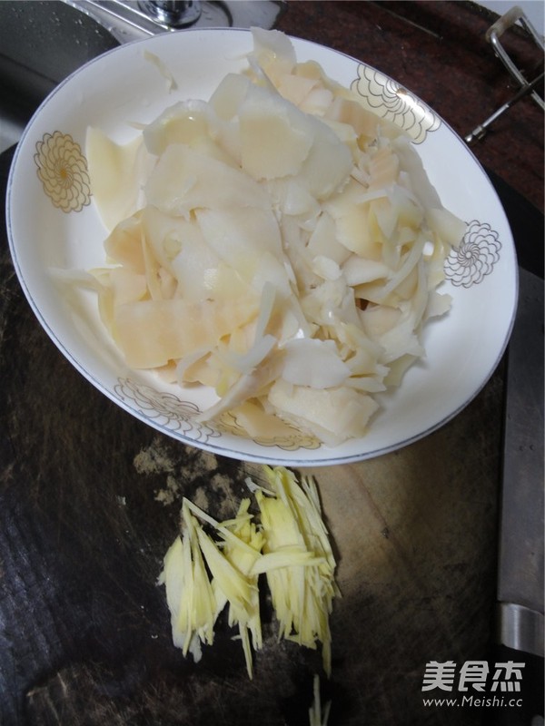 Sour Bamboo Shoots Beef recipe