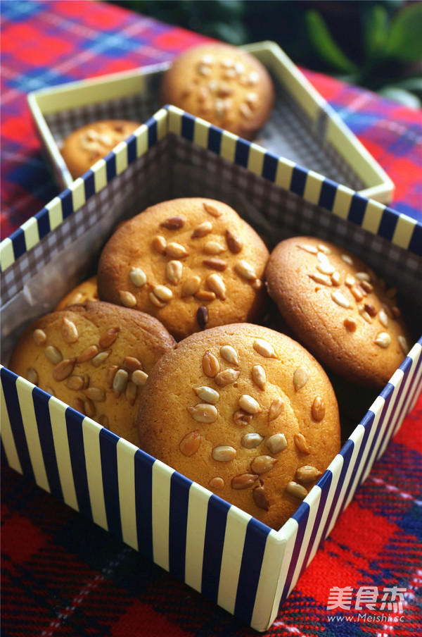 Sweet and Crispy Cookies with Nuts recipe
