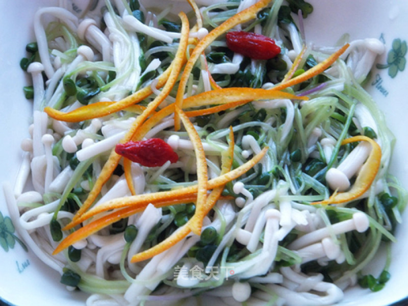 Radish Sprouts Mixed with Silver Needle Mushroom recipe