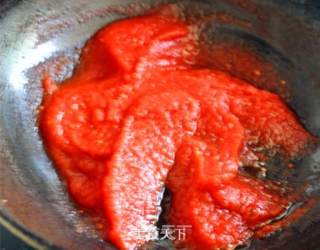 Homemade Tomato Sauce that Can be Used for Decorating Flowers recipe