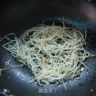 Fried Noodles with Sprouts recipe