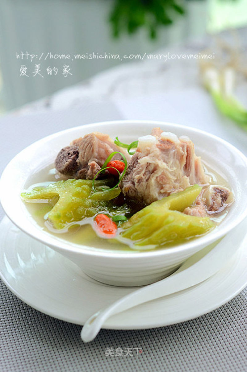 Cook A Pot of Good Soup for The Summer-----bitter Melon Spare Rib Soup recipe
