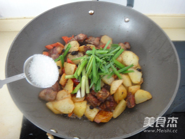 Pork Ribs with Soy Sauce and Potatoes recipe