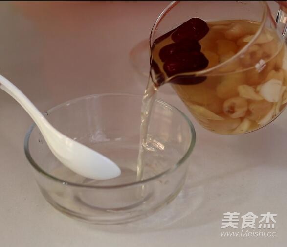 Longan, Meat, Lily and Red Date Soup recipe