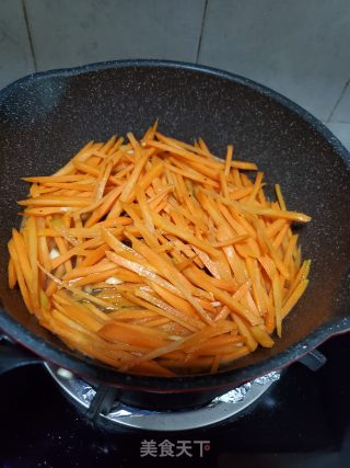 Stir-fried Beef with Carrots and Green Peppers recipe