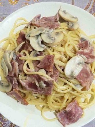 Spaghetti with Creamy Mushrooms and Bacon recipe
