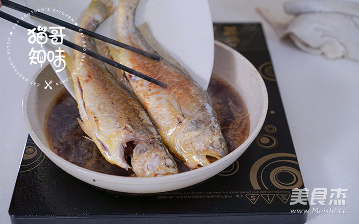 Braised Small Yellow Croaker in Soy Sauce recipe