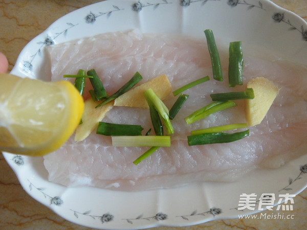 Steamed Chopped Pepper Long Li Fish recipe