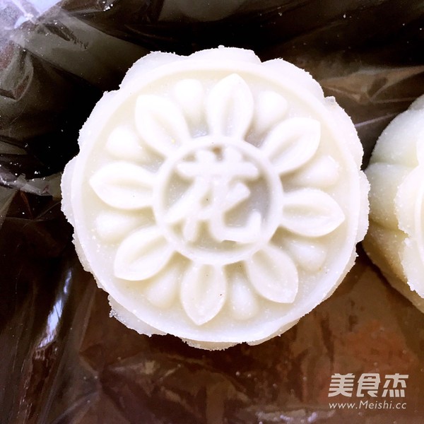 Mung Bean Paste and Cranberry Snowy Mooncakes recipe