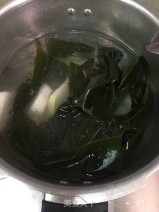 Seaweed and Winter Melon Tube Bone Soup recipe