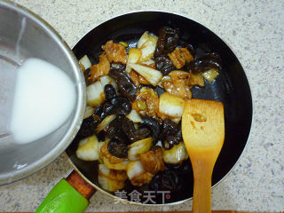 Stir-fried Pork Belly with Cabbage Fungus recipe