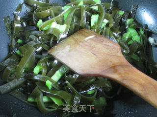 Stir-fried Kelp with Green Pepper recipe