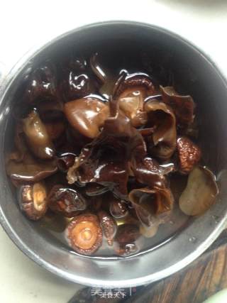 Stewed Duck with Leishan and Shiitake Mushrooms recipe