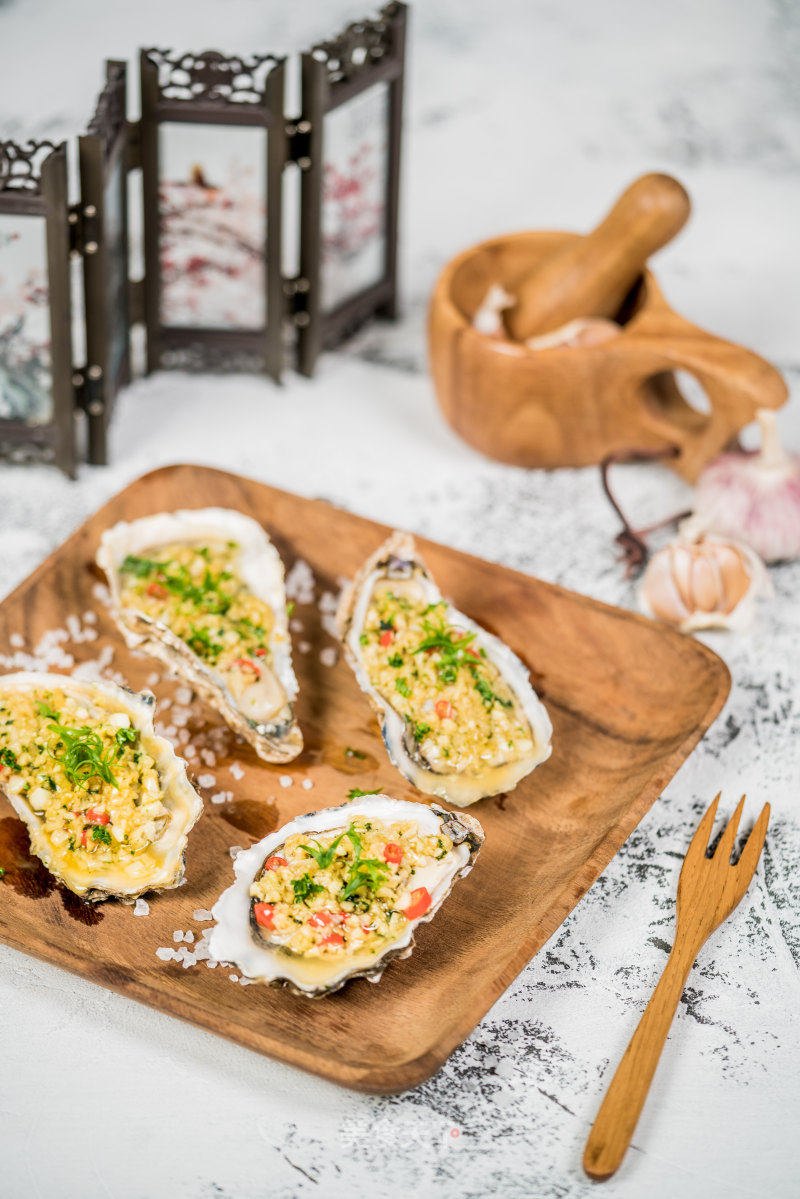 Golden Garlic Steamed Oysters recipe