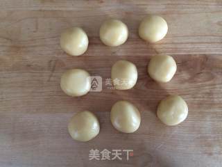 Mooncake with Lotus Seed Paste and Egg Yolk recipe