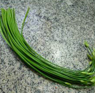 Fried Noodles with Chives and Fresh Squid recipe