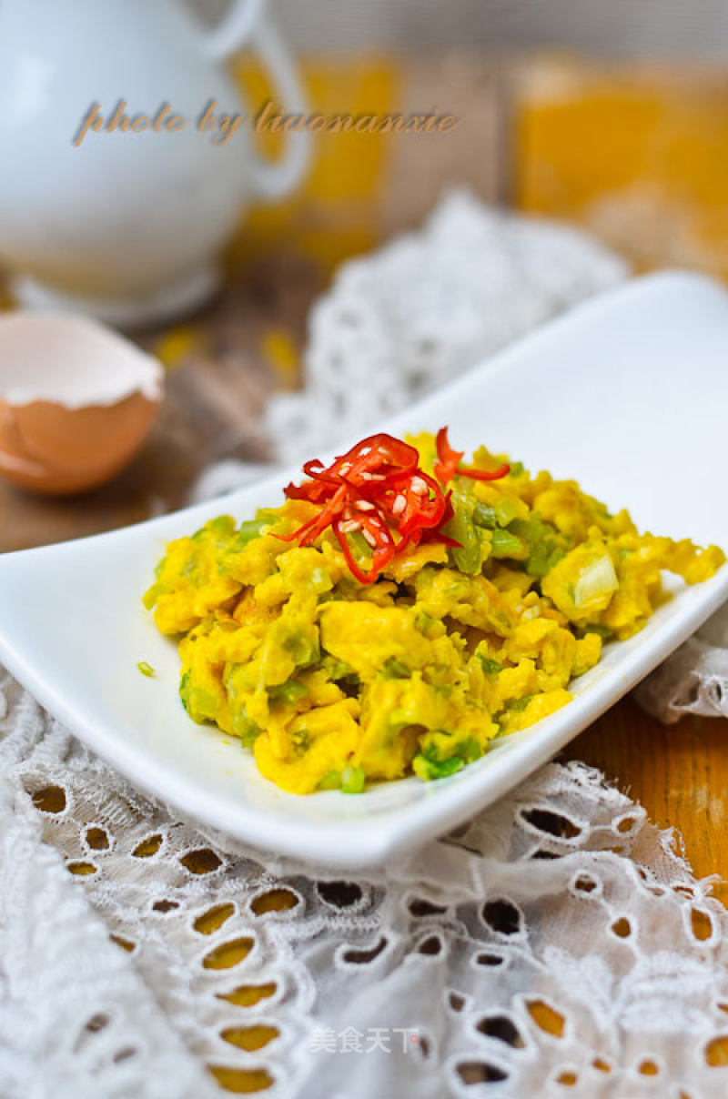 Stir-fried Celery with Soil Eggs recipe