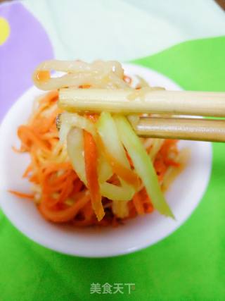 Two-color Radish Strips in Cold Dressing~green Radish and Carrot in Cold Dressing recipe