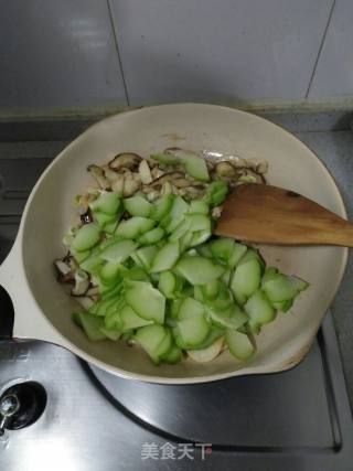 Stir-fried Chayote with Double Mushroom recipe