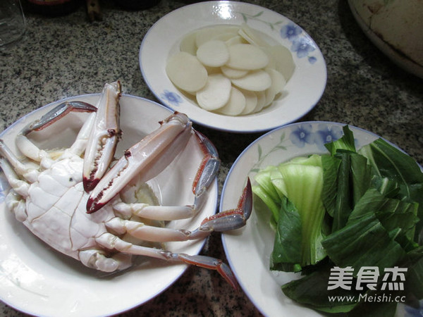 Boiled Rice Cakes with Greens and Crabs recipe