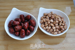 Red Date Peanut Pork Skin Soup recipe