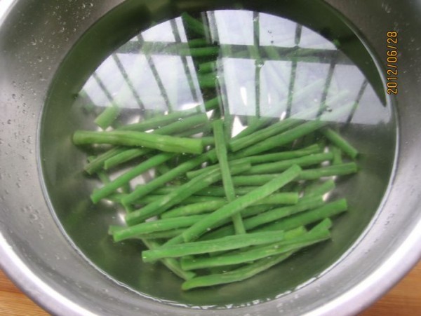 Garlic Beans with Sesame Sauce recipe
