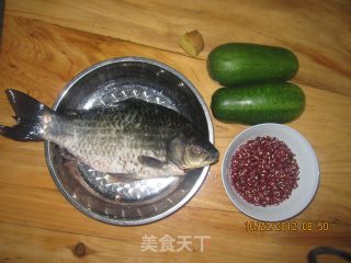 Crucian Carp, Red Bean and Zucchini Soup recipe